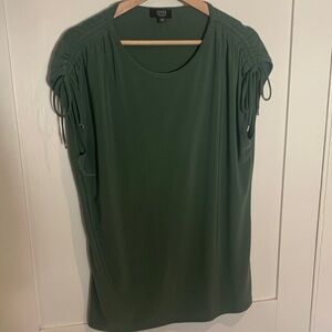Jones New York Green Short Sleeve Ruched Shoulder top